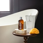 Molton Brown Re-Charge Black Pepper Bath & Shower Gel 300 ml - Image 3