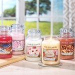 Yankee Candle Scented Candle | Vanilla Cupcake Large Jar | Long Burning Candles: up to 150 Hours | Perfect Gifts for Women - Image 3