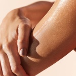 NUXE Huile Prodigieuse Multi-Purpose Dry Oil 100ml, Iconic Nourishing Oil, For Face, Body & Hair, Repairs & Enhances with Satin Finish, Vegan Formula - Image 2